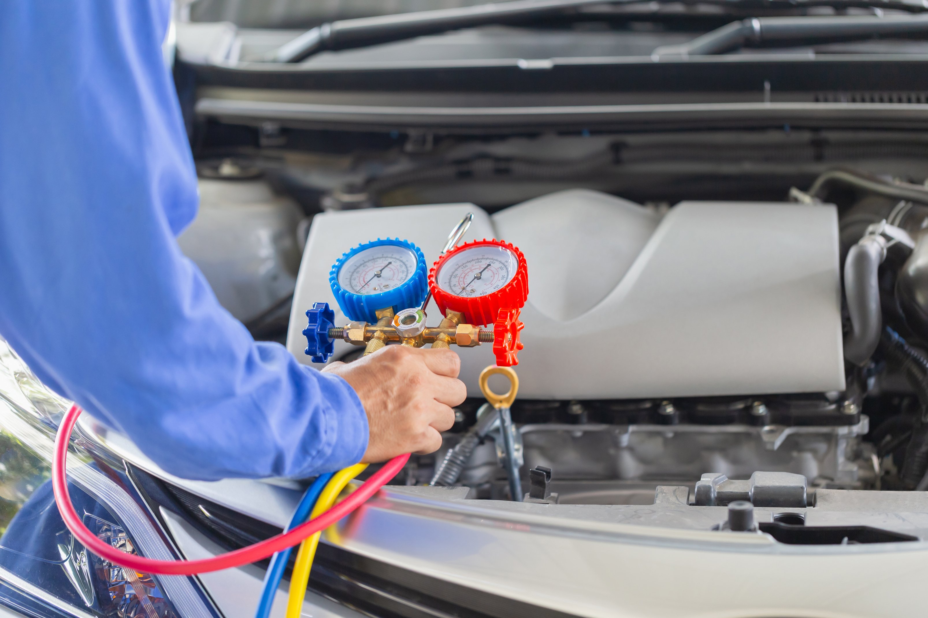 Car Air Conditioning Repair, Technician checked car air conditio